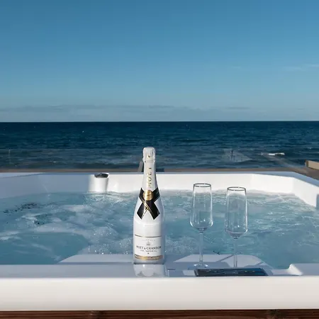 Kavo Seaside Luxury アパート